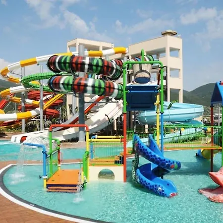Gold 5 Star 2+1 Sea View And Aqua Park Apartament *